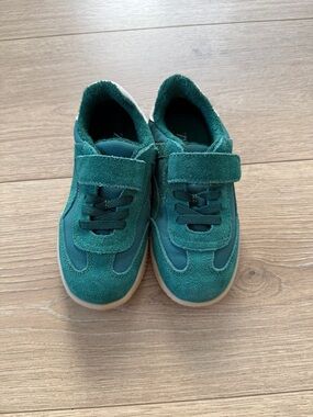 Zara kids green sneaker size kids 9.5